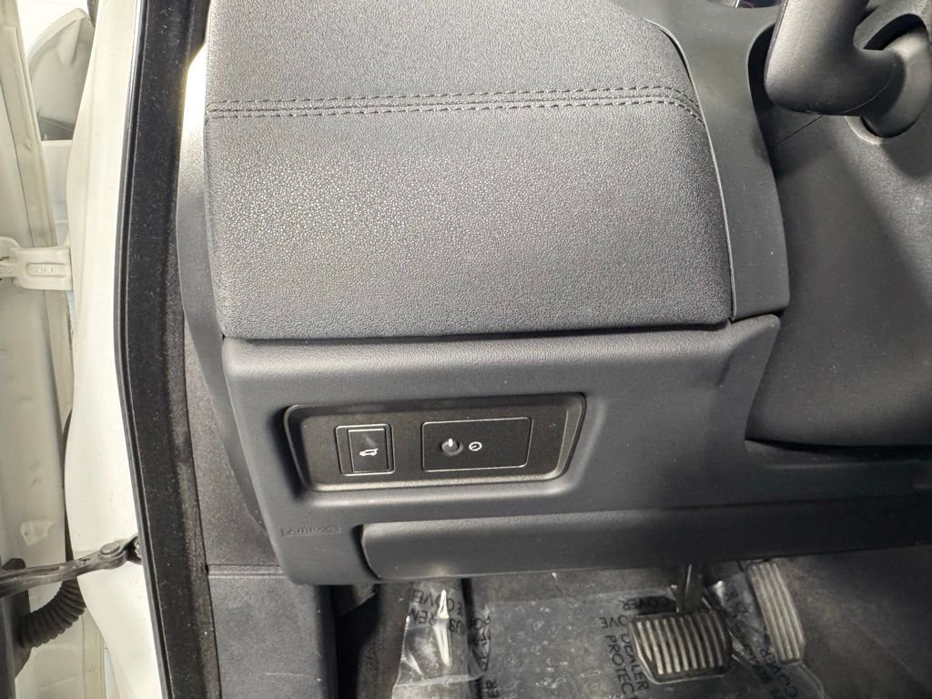 Used 2019 Fuji White Land Rover SE image 19