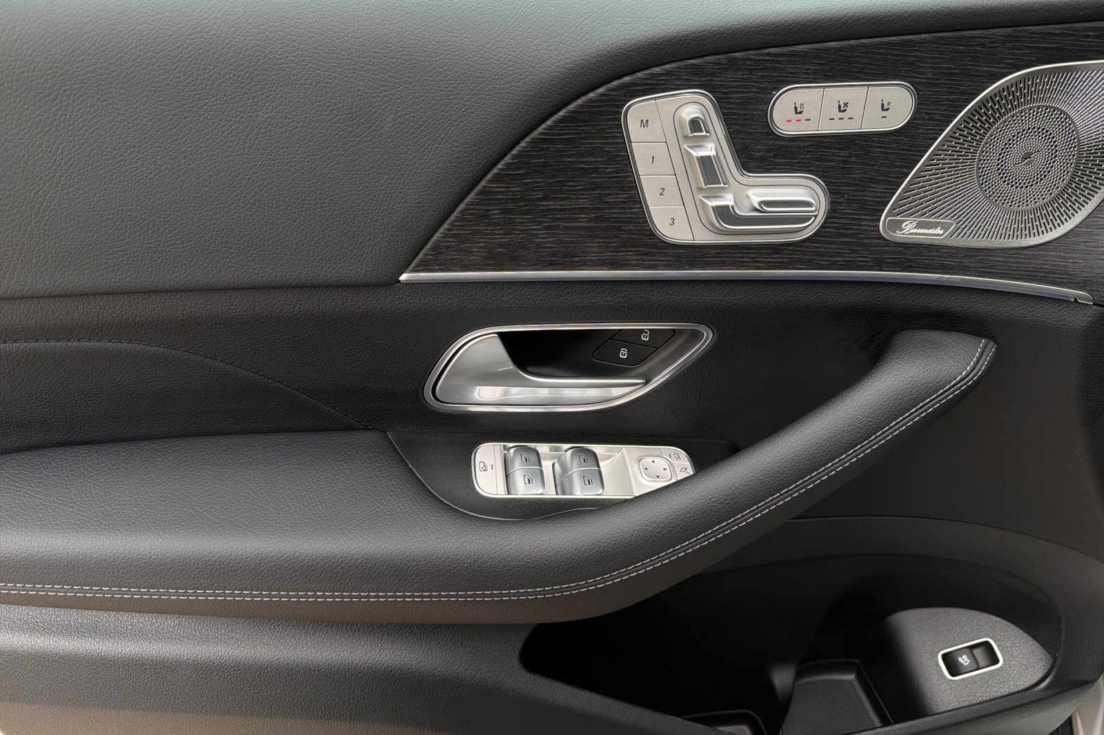 New 2026 MANUFAKTUR Alpine Grey Mercedes-Benz GLS 450 image 25