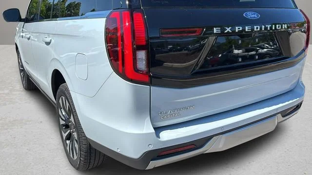 Used 2025  Ford Platinum image 38