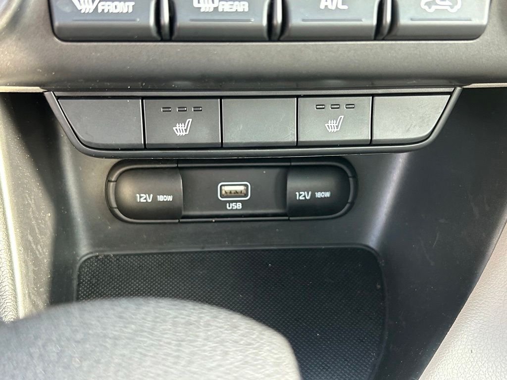 Used 2020 White Kia S image 31