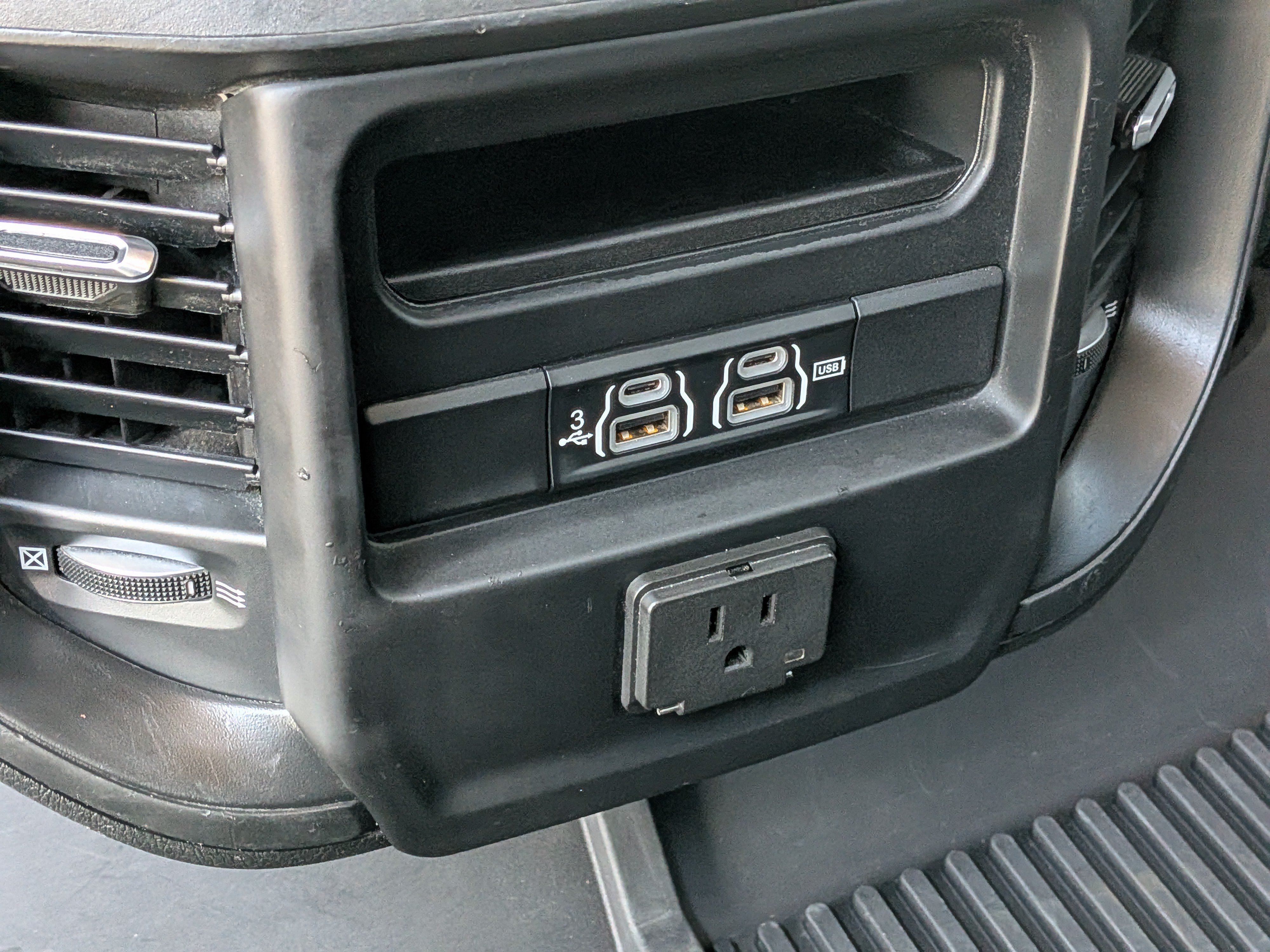 2019 RAM Ram 1500 Pickup Laramie - Photo 14