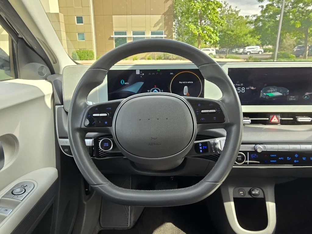 Used 2023 Abyss Black Hyundai SE image 28