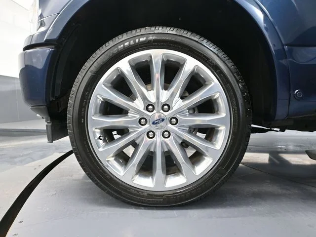 Used 2018 Blue Ford Limited image 17