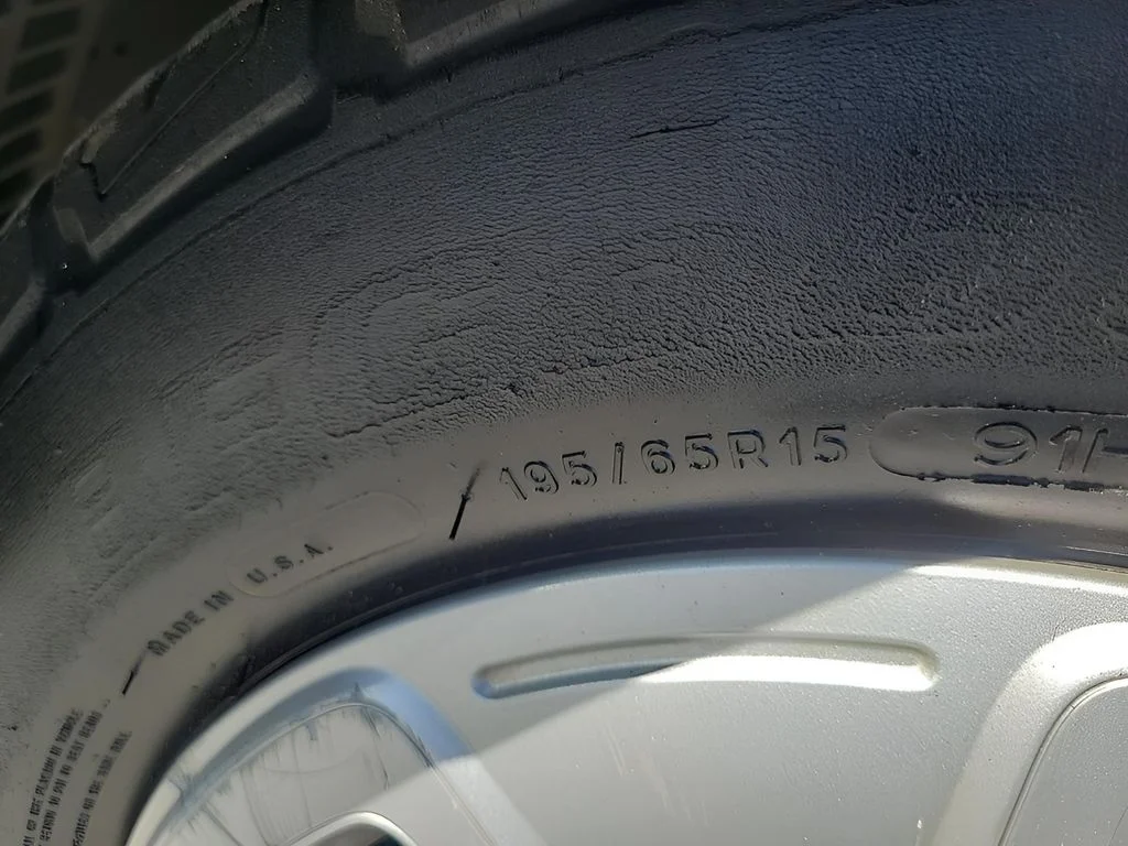 Used 2010 Silver Kia Base image 23