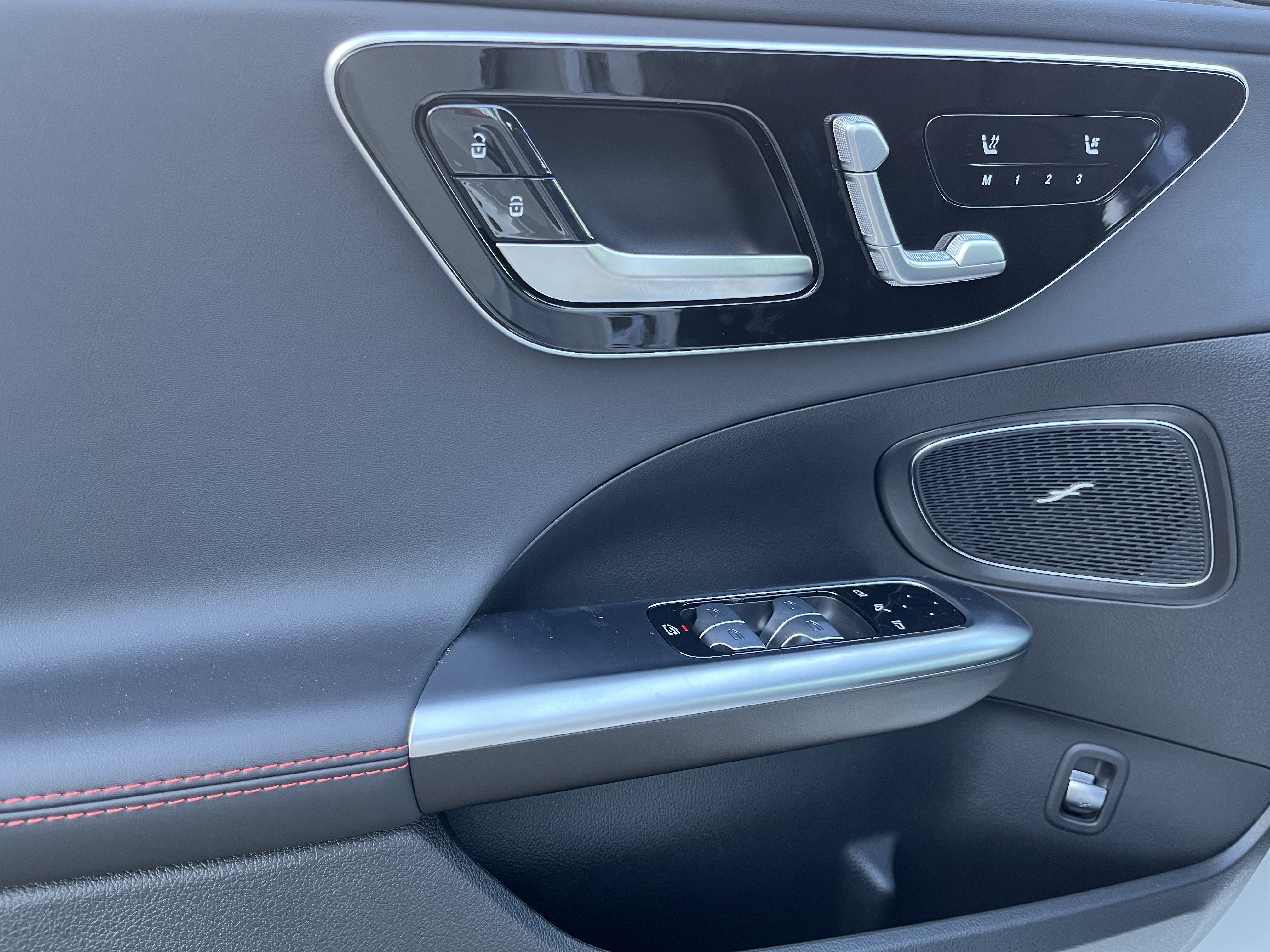 New 2026 MANUFAKTUR Moonlight White Metallic Mercedes-Benz AMG® C 43 image 42