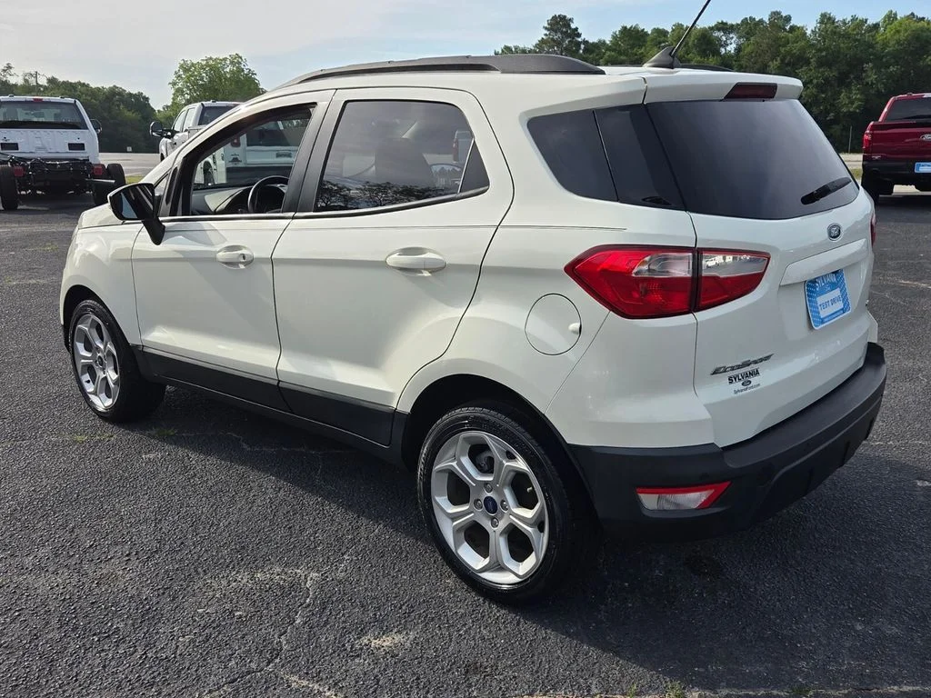 Used 2021 White Ford SE image 7
