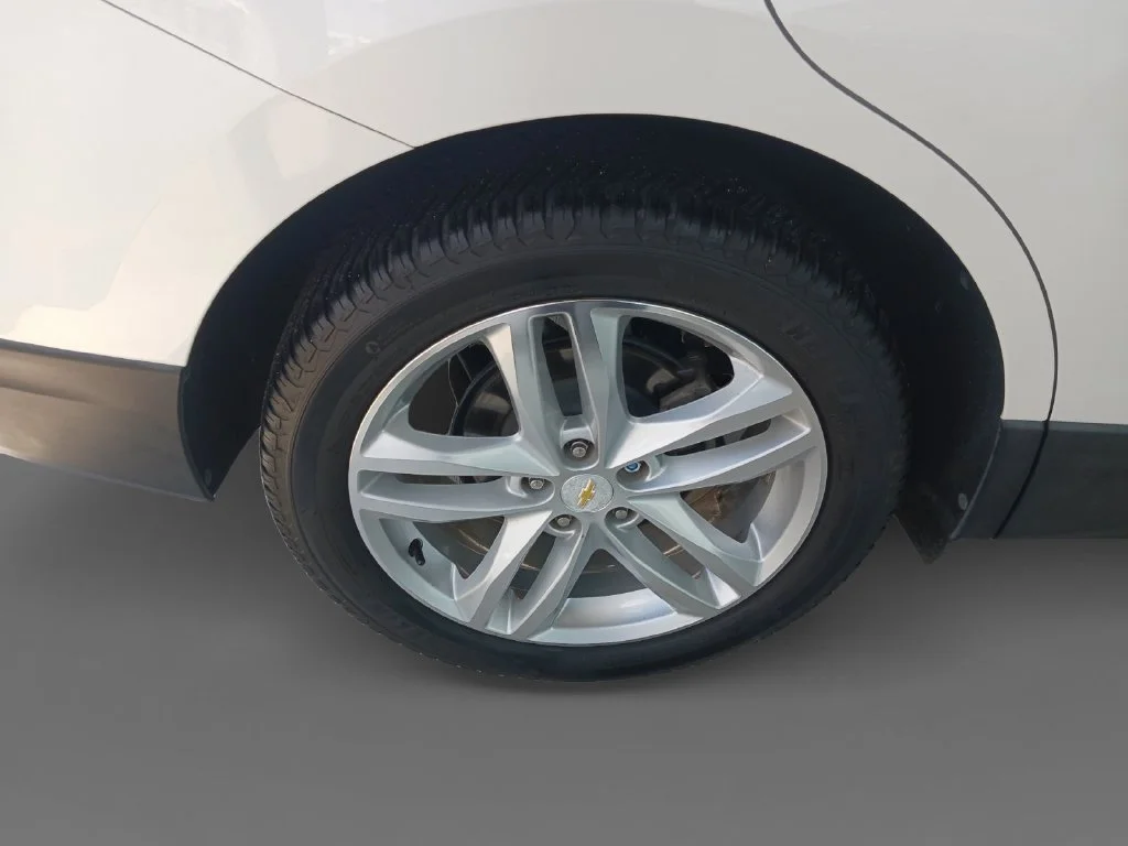 Used 2018 IRIDESCENT PEARL TRICOAT Chevrolet Premier image 10