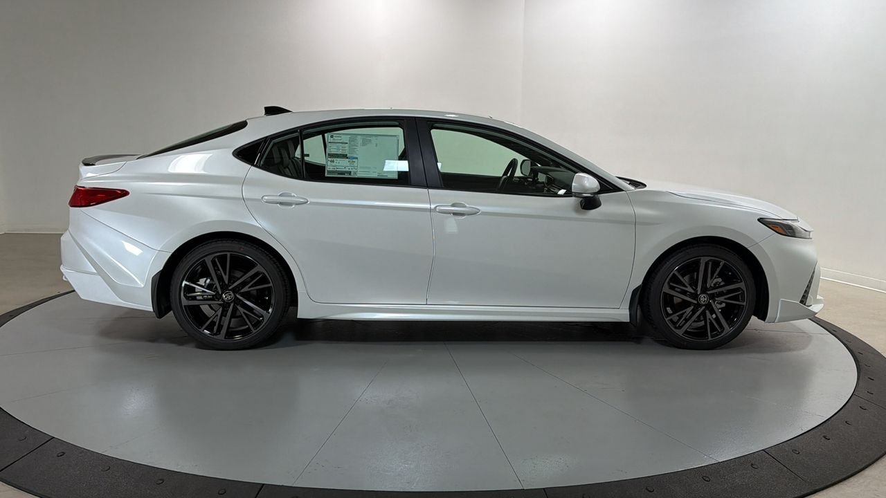 New 2026 Wind Chill Pearl <sup>1</sup> Toyota  XSE image 6
