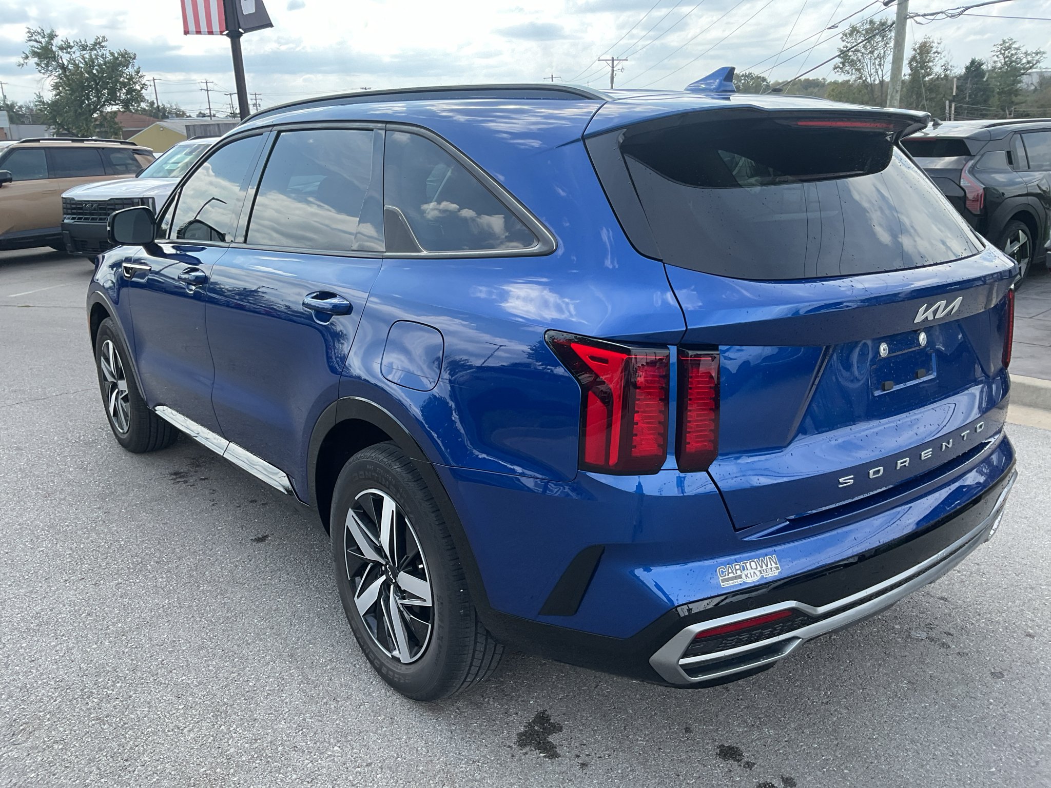 Used 2022 Sapphire Blue Kia S image 7