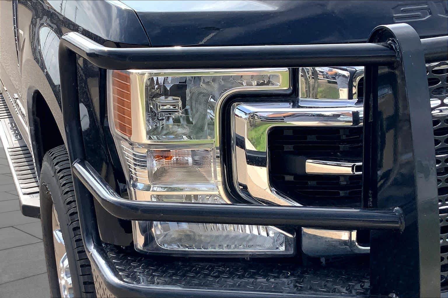 Used 2021 Agate Black Metallic Ford LARIAT image 28