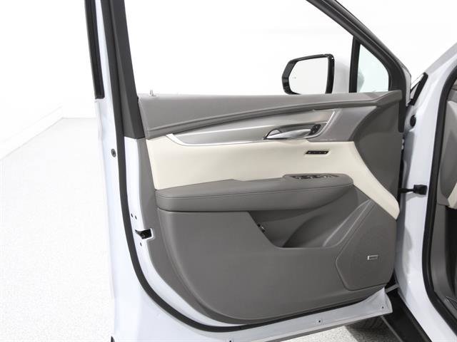 2026 Cadillac XT5 Premium Luxury photo 2