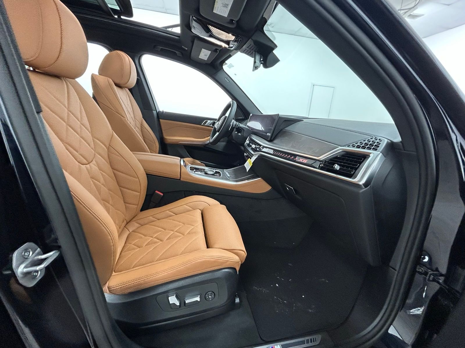 New 2026 Carbon Black Metallic BMW xDrive50e image 73