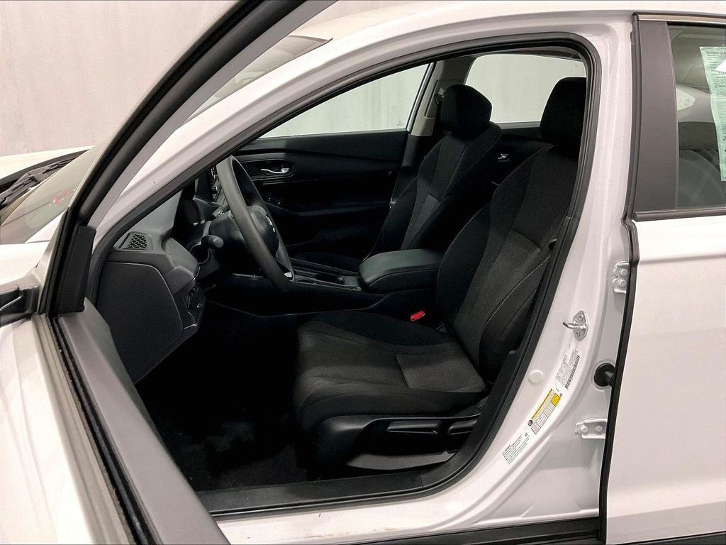 Used 2025 White Honda LX image 10