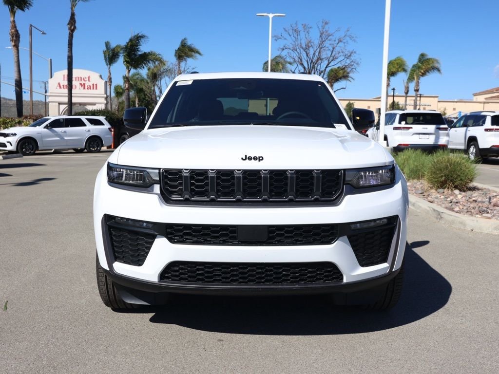 New 2026 Bright White Clear-Coat Exterior Paint Jeep Limited image 8