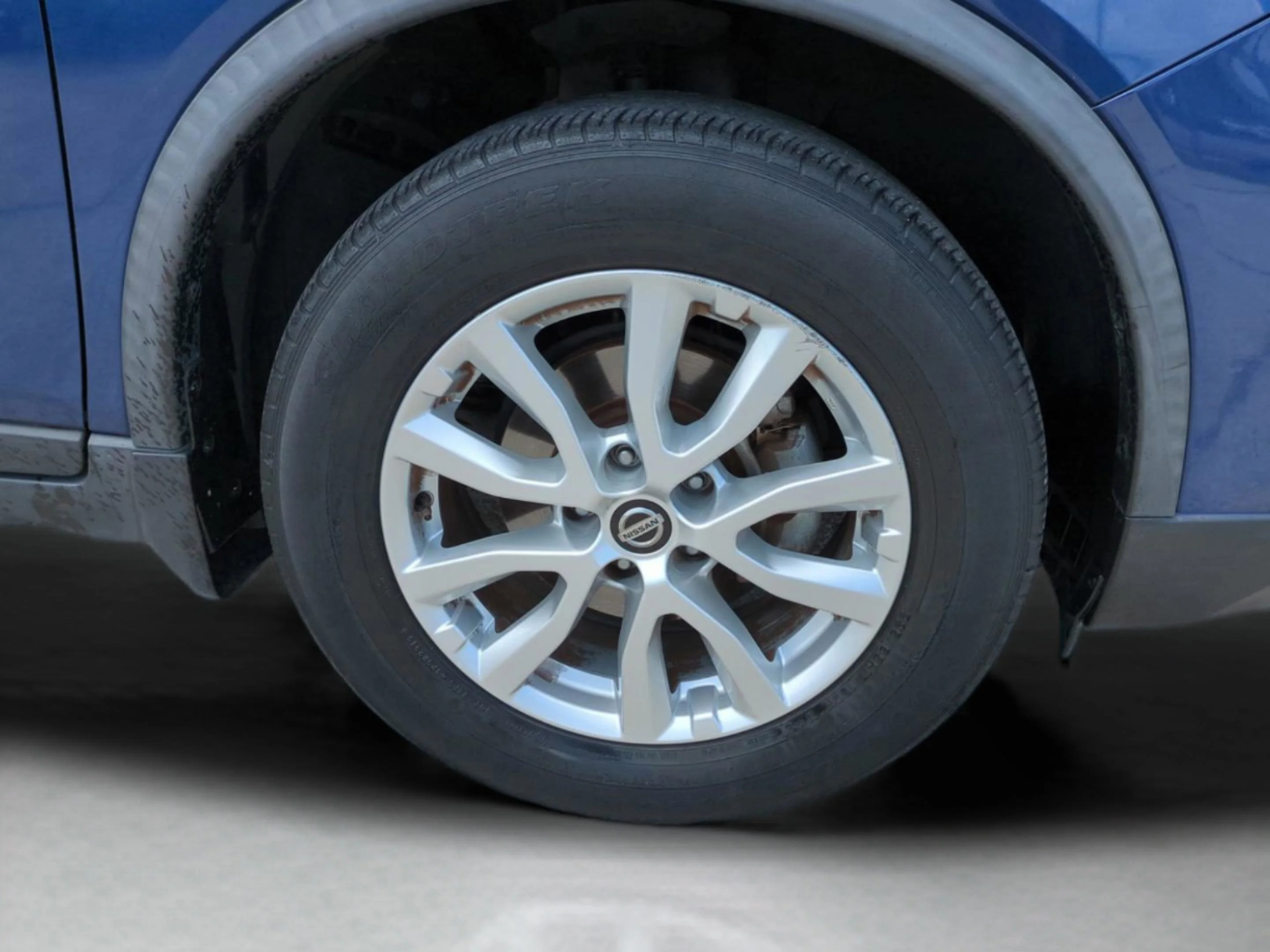 Used 2020 Caspian Blue Metallic Nissan SV image 11