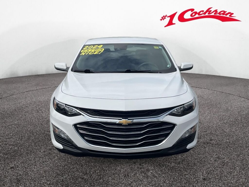 Used 2024 Summit White Chevrolet LT image 11