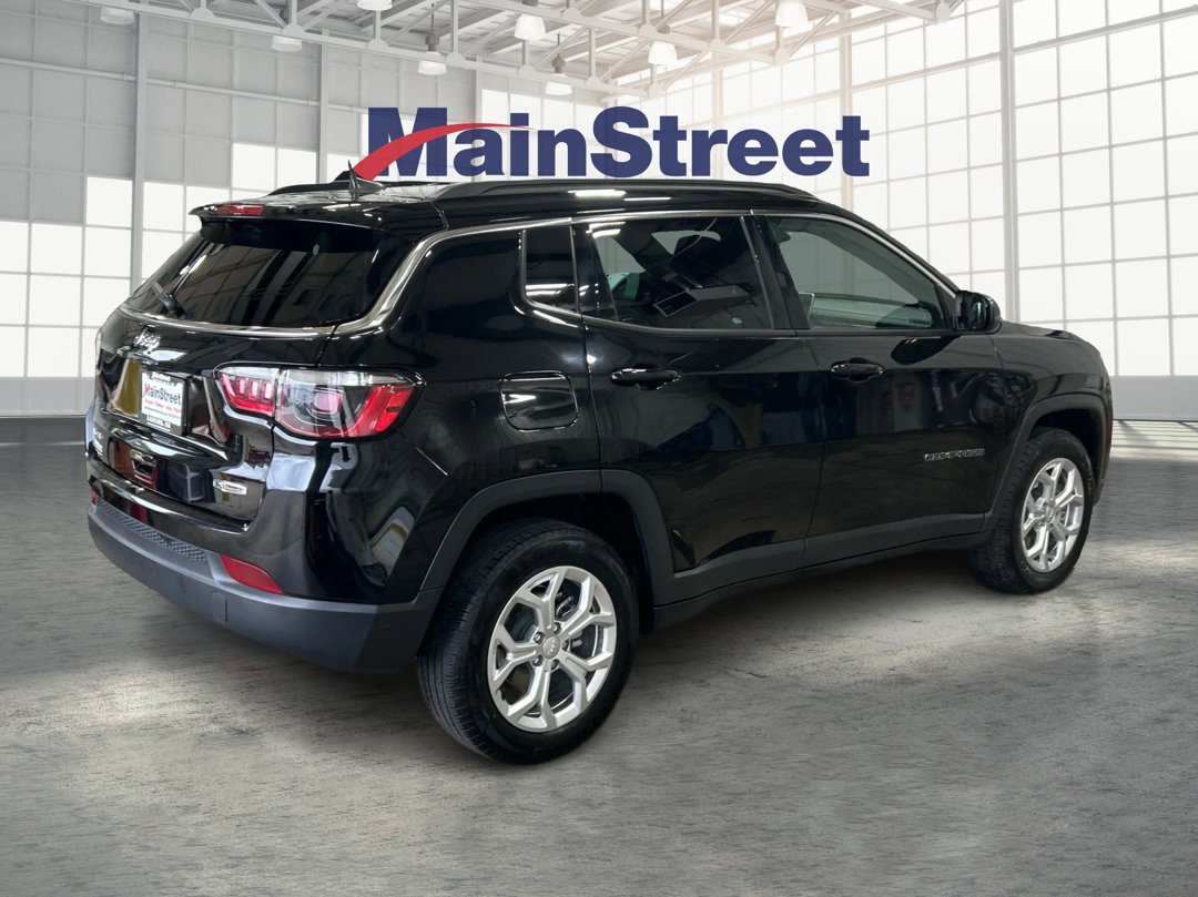 Used 2024 Black Jeep Latitude image 5