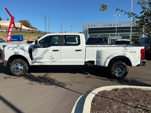 New 2027 Oxford White Ford F-350® XL image 2