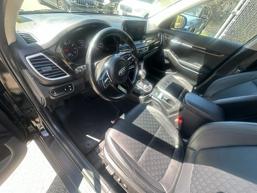 Used 2021 Black Kia EX image 9