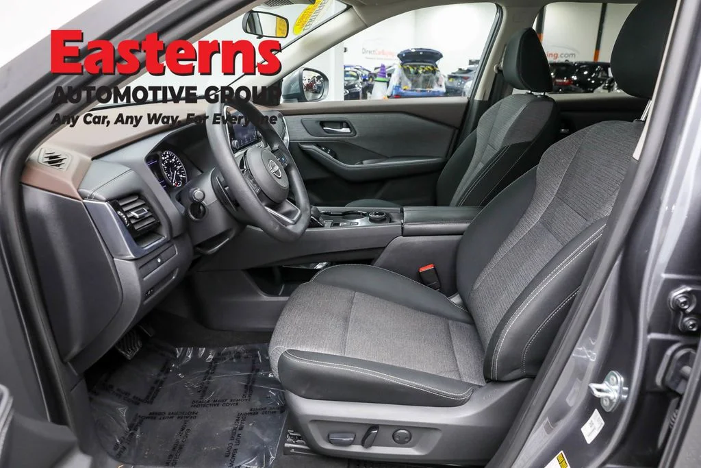 Used 2023 Gray Nissan SV image 14