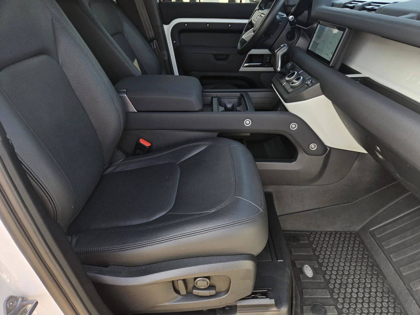 Certified Used 2023 Fuji White Land Rover SE image 29
