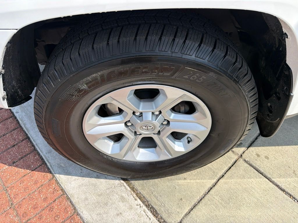 Used 2019 White Toyota SR5 image 10