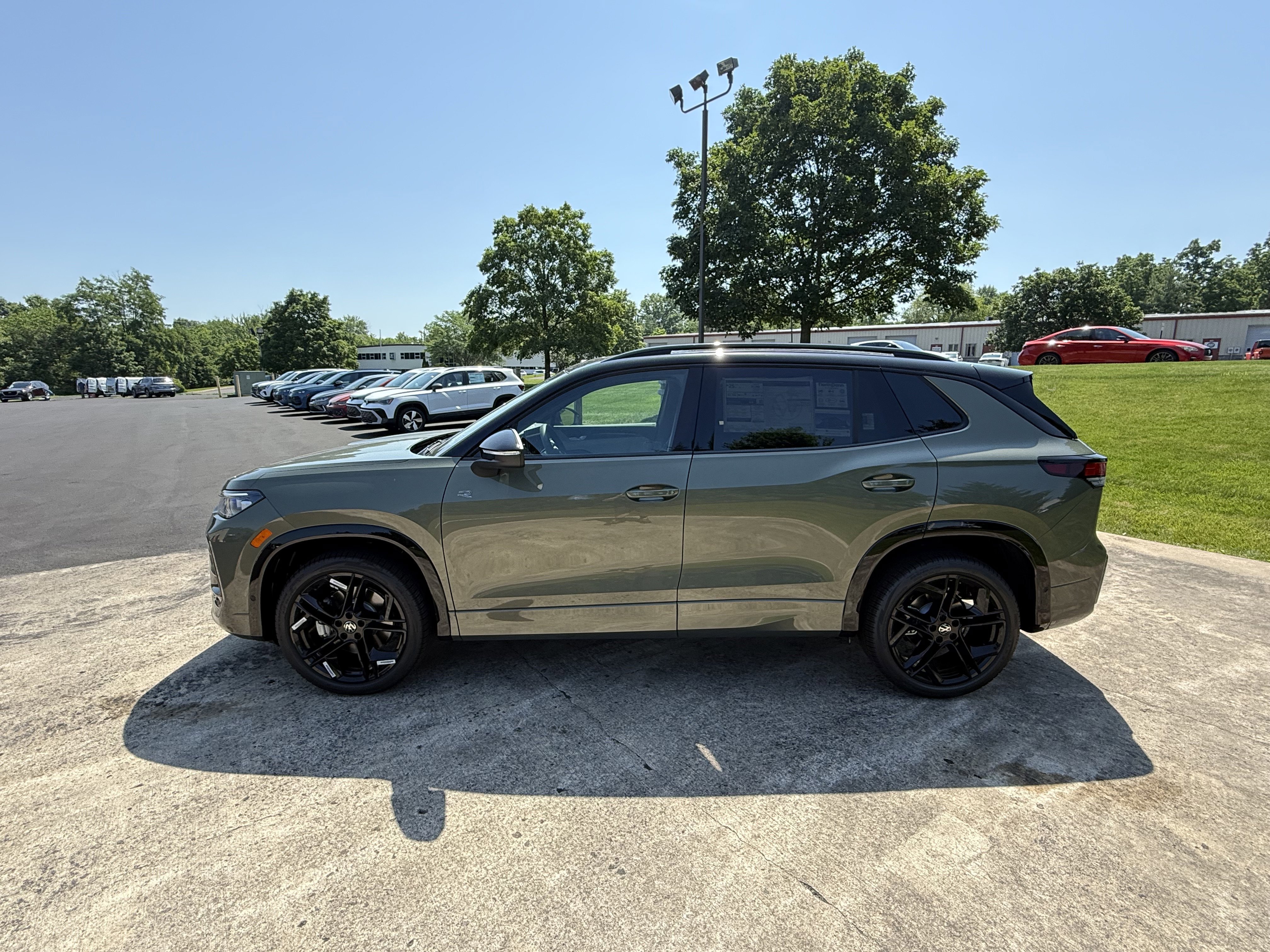 New 2026 Avocado Green W/Deep Black Roof Volkswagen SE R-Line Black image 8