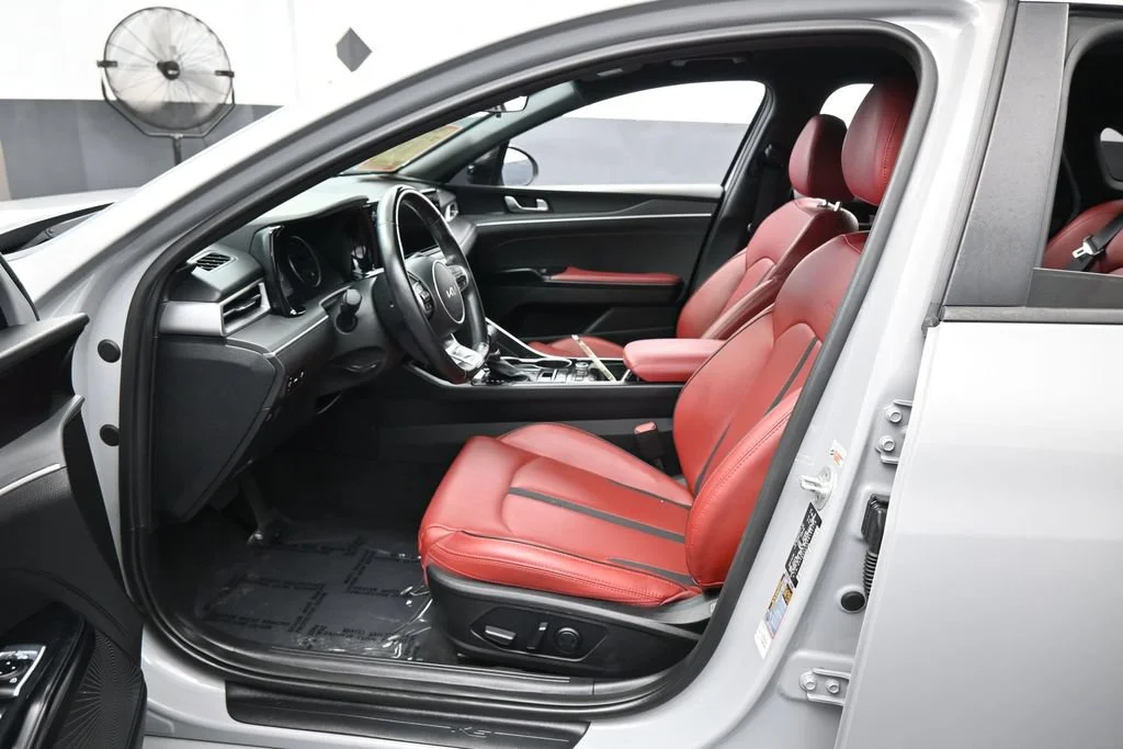 Used 2023 Wolf Gray Kia GT-Line image 9