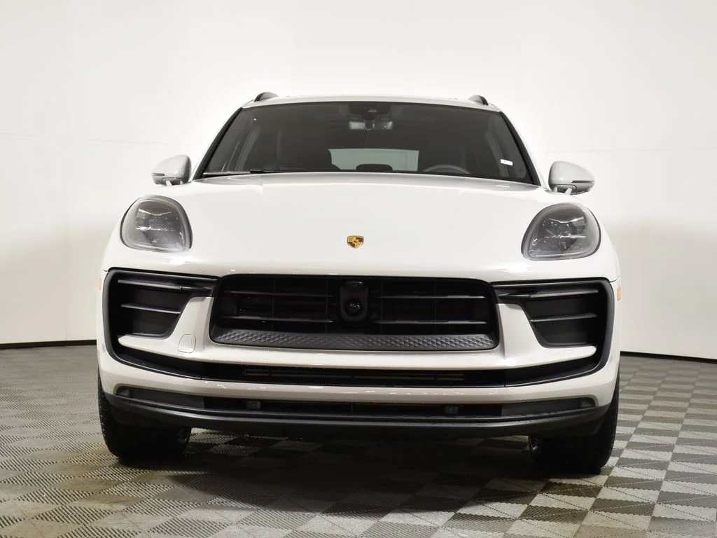 2026 Porsche Macan - Photo 10
