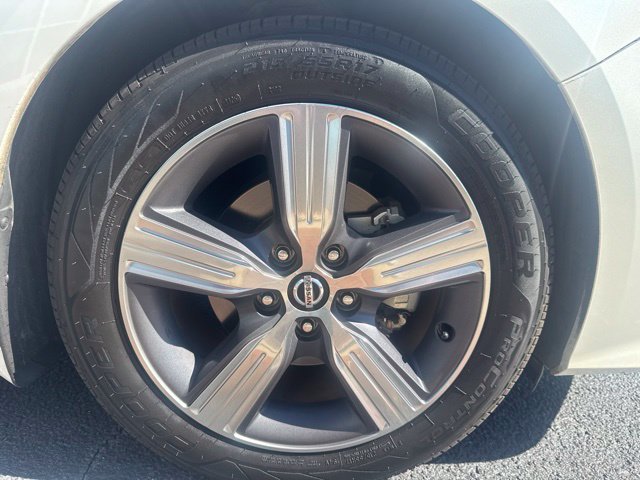 Used 2021 White Nissan 2.5 SL image 4