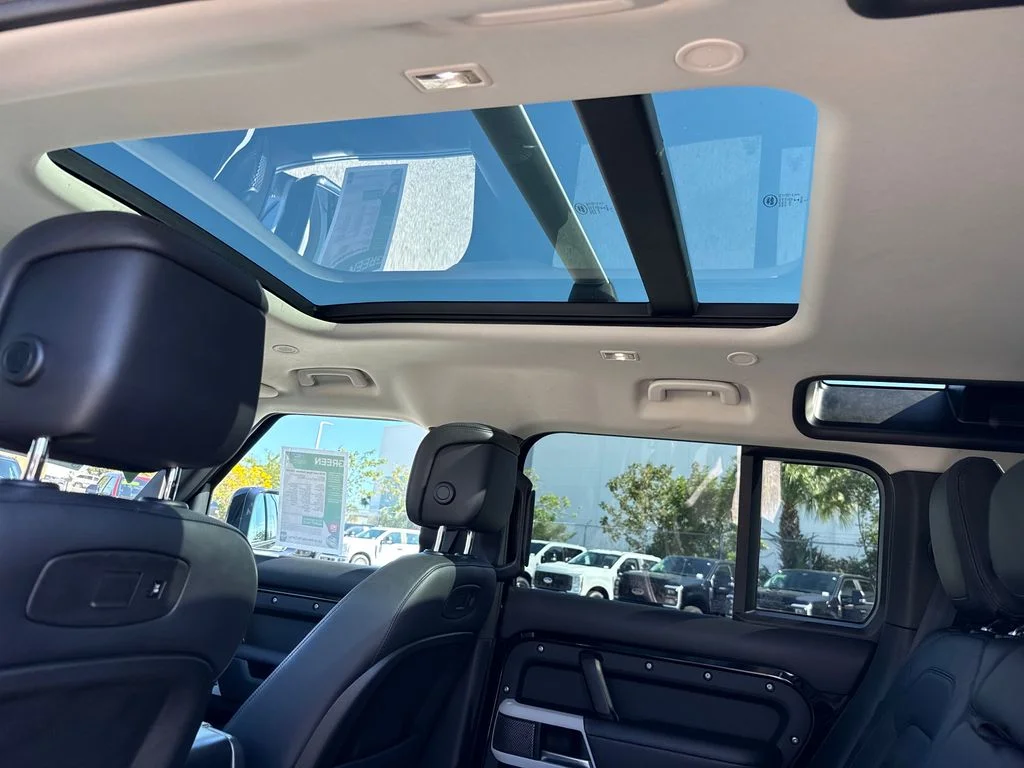 Used 2020  Land Rover HSE image 8