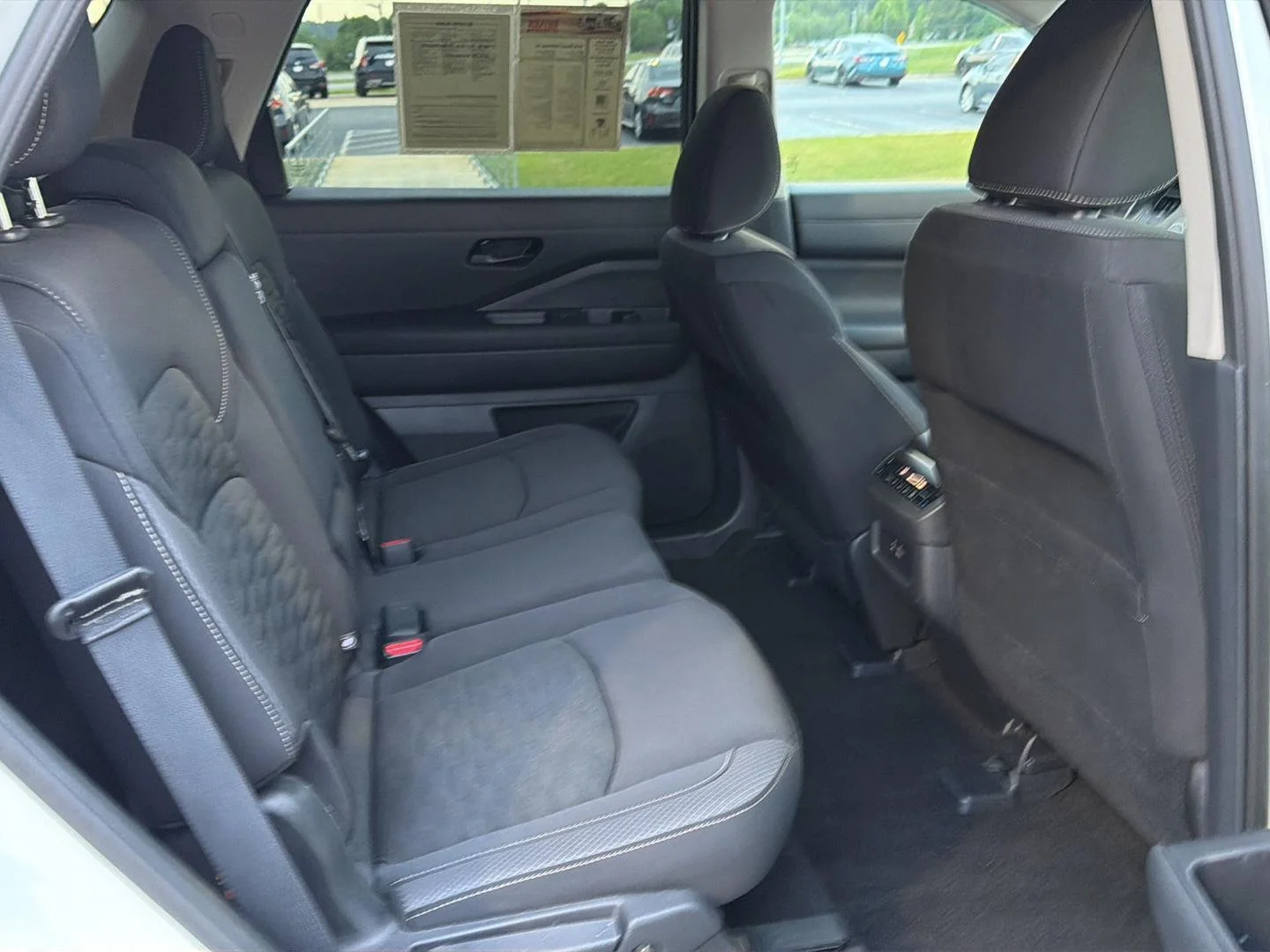 2025 Nissan Pathfinder SV - Photo 12
