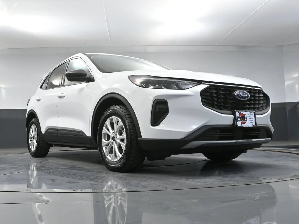 Used 2023 White Ford Active image 43