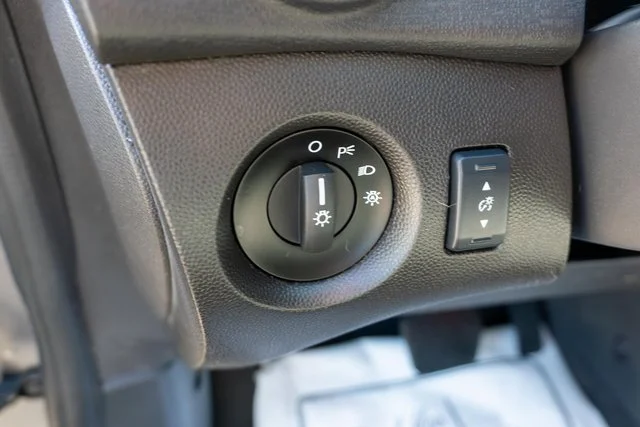 Used 2018 Gray Ford SE image 19