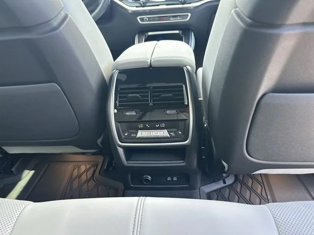 Used 2025 Gray BMW sDrive40i image 24