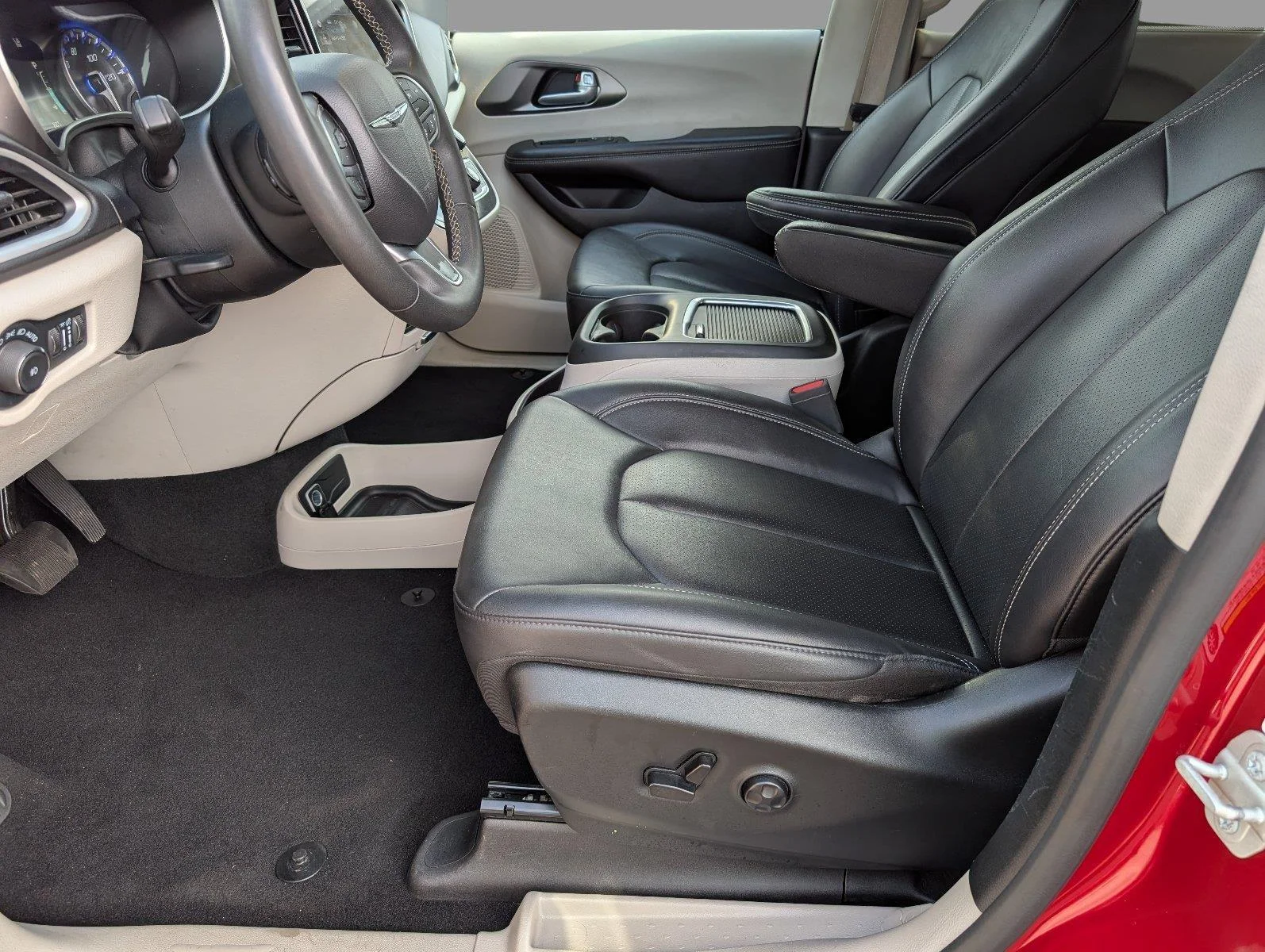 Used 2024 Red Hot Pearlcoat Chrysler Touring L image 3