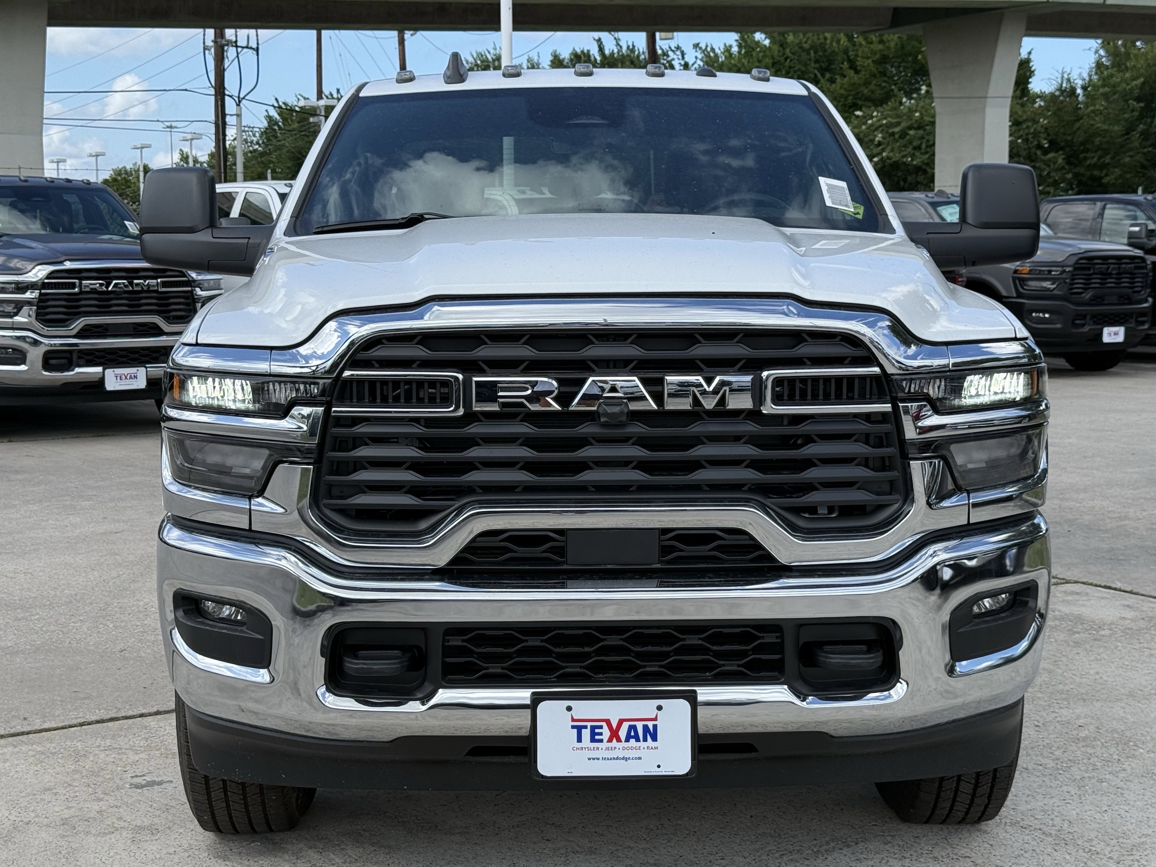 New 2026 Bright White Clear-Coat Exterior Paint RAM Tradesman image 6