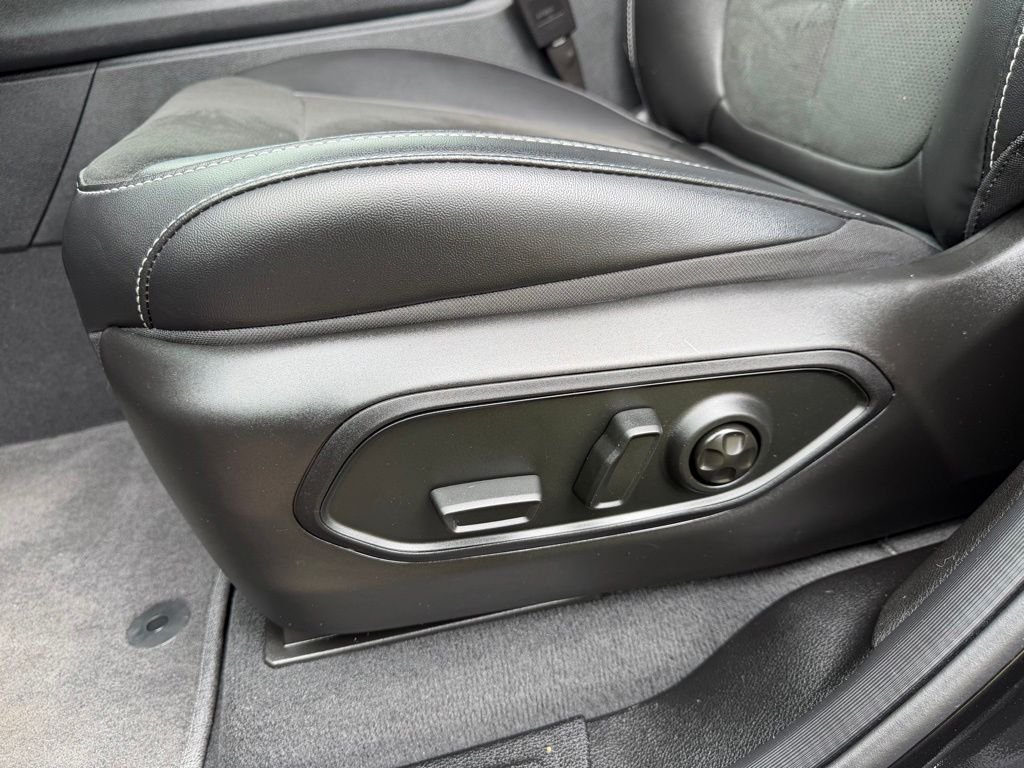 Used 2025 Black Jeep Altitude X image 13