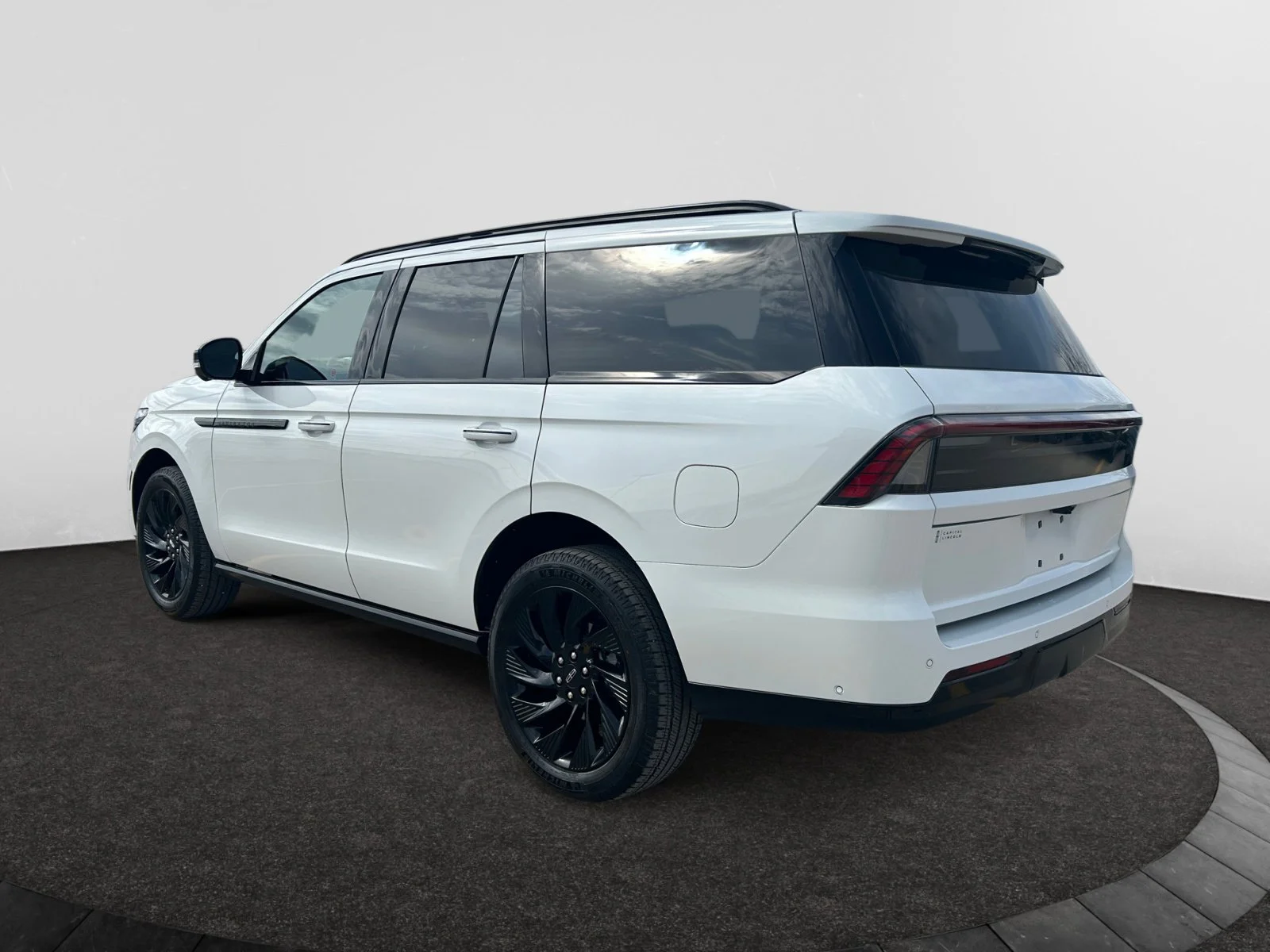 Used 2025 White Lincoln RESERVE image 3