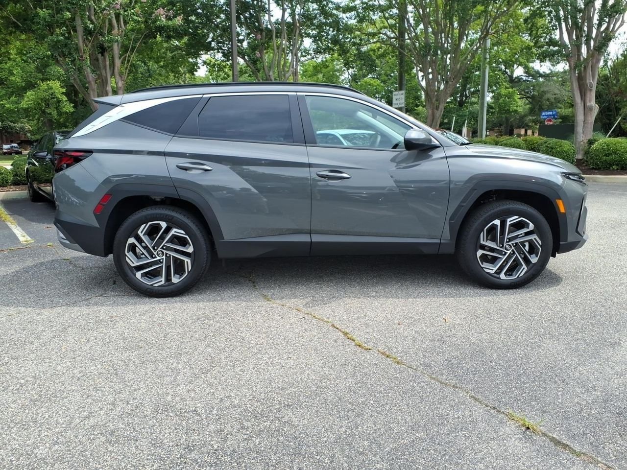 New 2026 Hampton Gray Hyundai SEL Plus AWD image 5