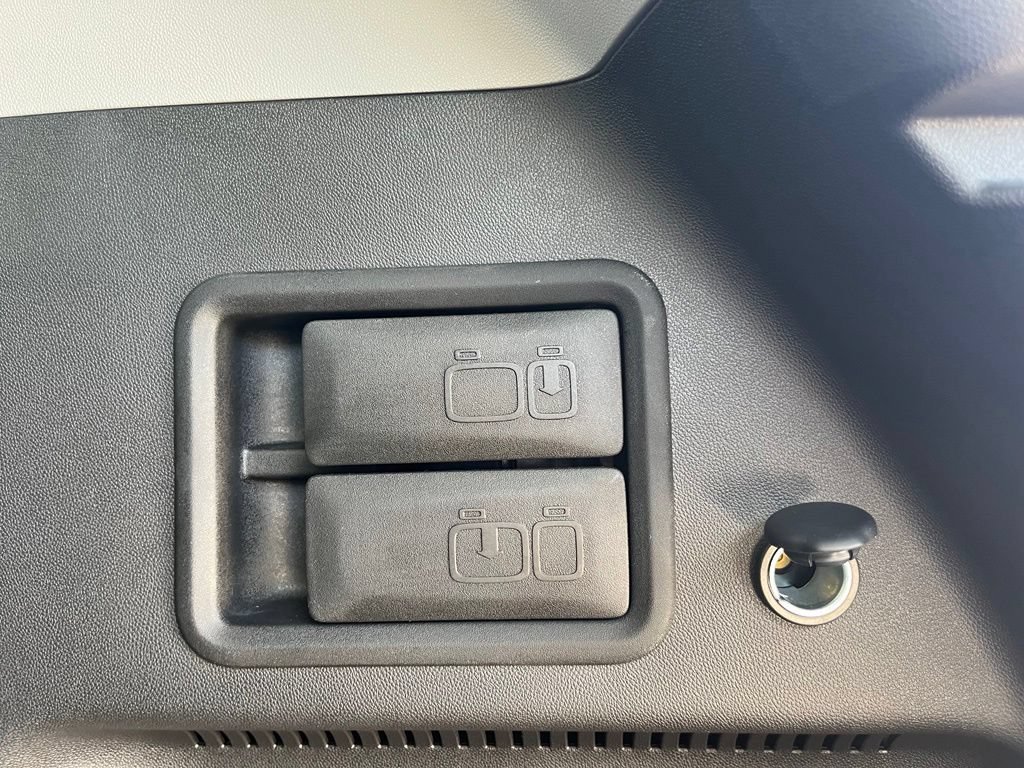 Used 2024 Sterling Metallic GMC SLE image 13