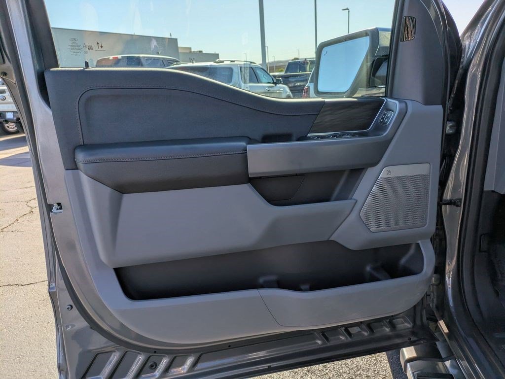 Used 2025 Gray Metallic Ford LARIAT image 11