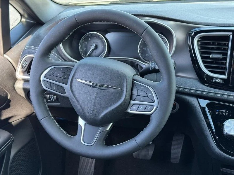 2026 Chrysler Pacifica Select - Photo 8