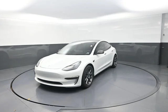 Used 2022  Tesla Long Range image 32