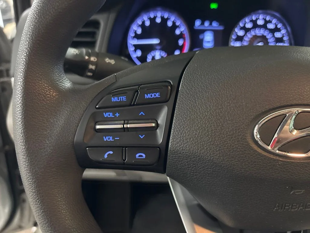 Used 2020 Silver Hyundai SE image 12