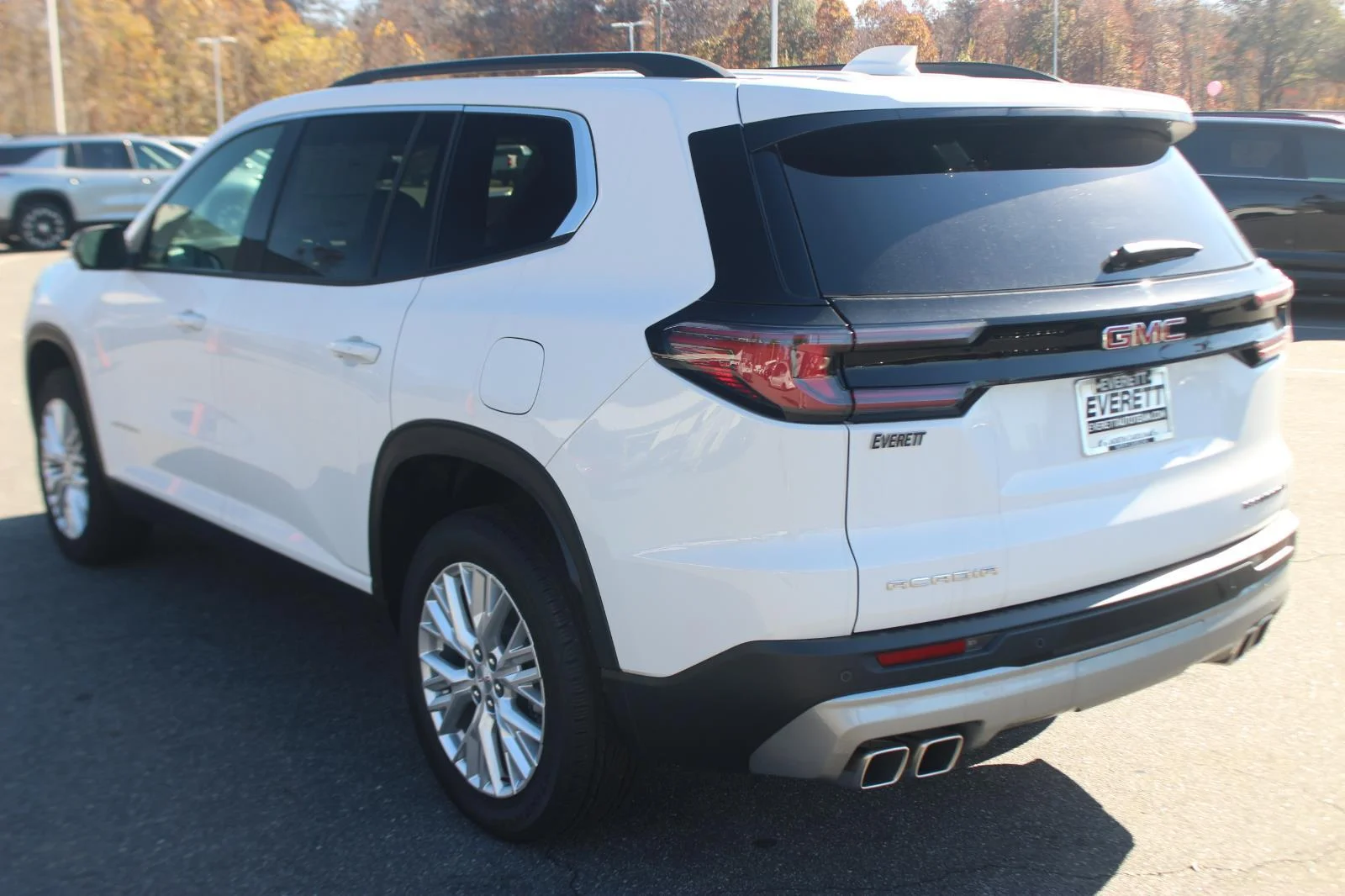 New 2025 Summit White GMC Elevation image 5