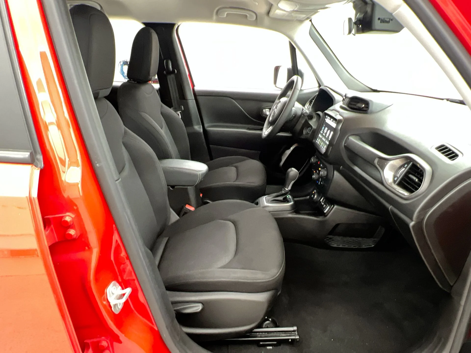 Used 2023 Red Jeep Latitude image 15