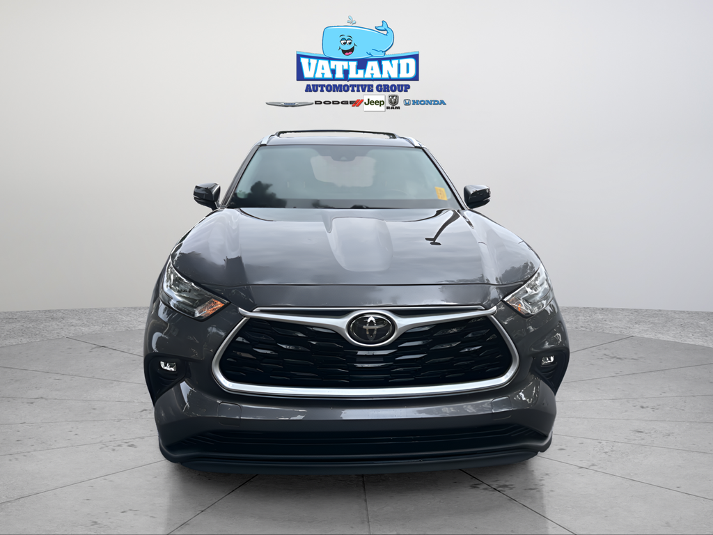 Used 2020 Gray Toyota XLE image 8