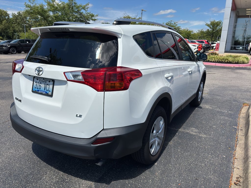 Used 2014 White Toyota LE image 7