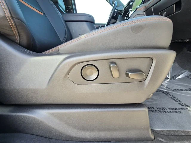 Used 2025 White GMC AT4 image 19